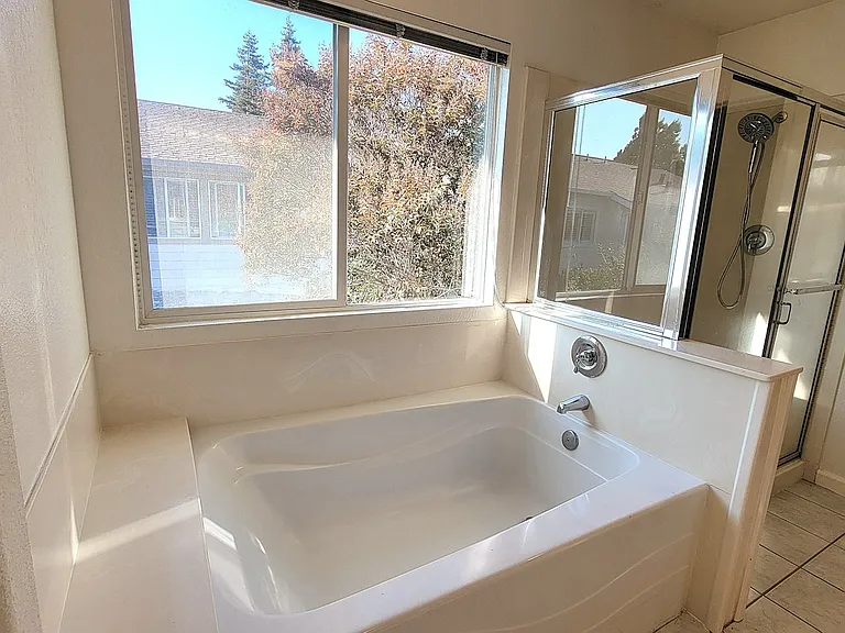 925 Gates St — Photo 37