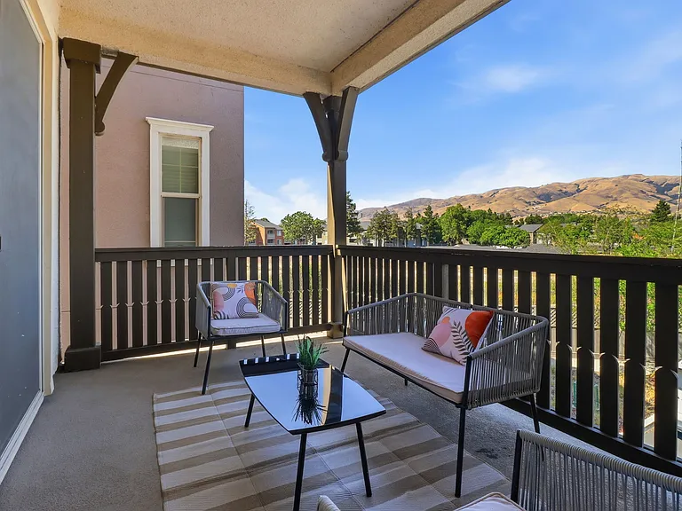 1626 California Cir — Photo 9