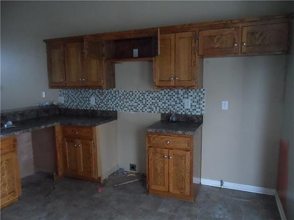 4th image of 16413 E 3rd Terrace Ct N