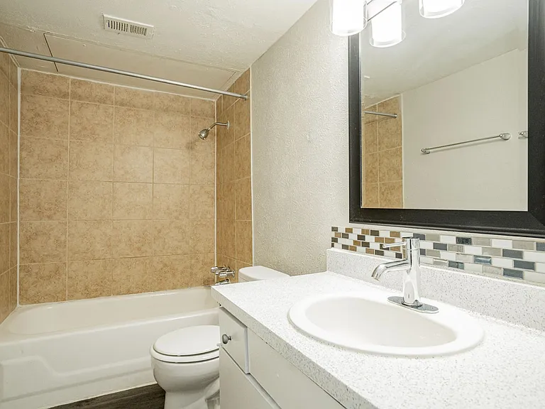 Aero White Rock — Photo 39