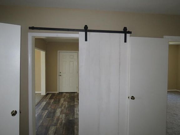 3rd image of 255 W Ross St