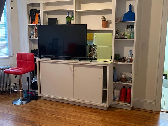 2nd image of 578 Warburton Ave #2