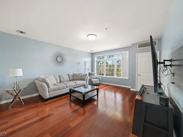 104 E Elizabeth Ave #310, Linden City, NJ 07036