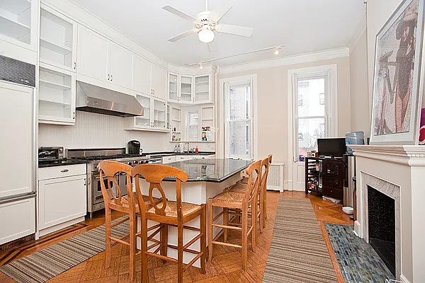 Sold by Vandenberg | media 5