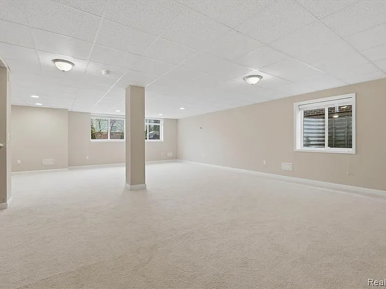 1114 Wales Dr — Photo 31
