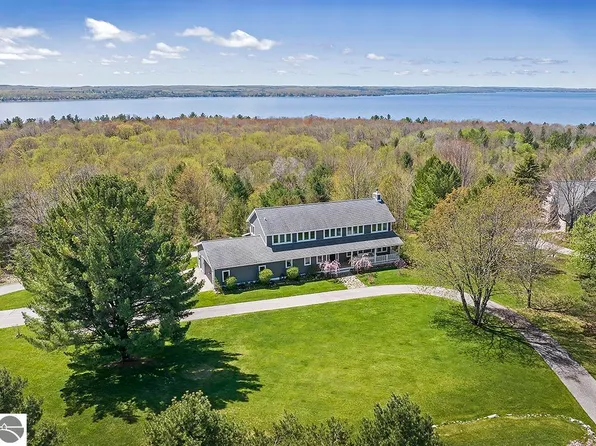 4295 Boyne City Rd, Boyne City, MI 49712