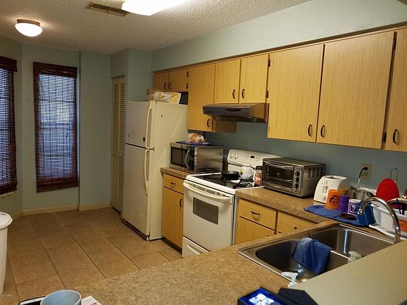 4th image of 816 Stonybrook Cir