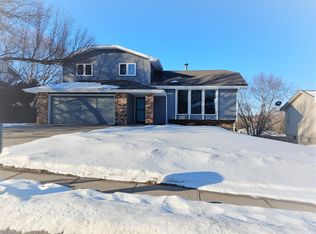 15724 Valley St, Omaha, NE 68130