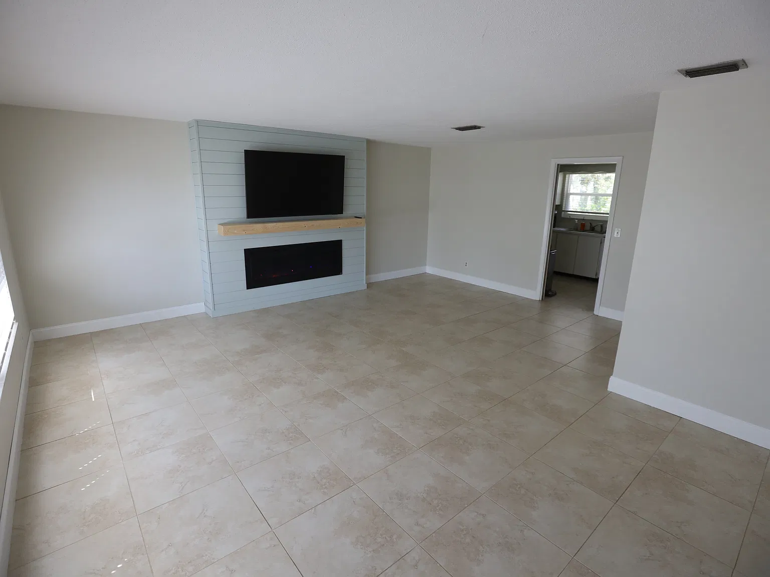 3 bed, 1430 sqft, $2,200 — Photo 4