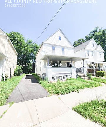 3rd image of 10639 Dupont Ave