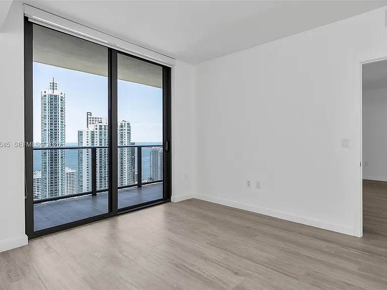 45 SW 9th St #3502 — Photo 17