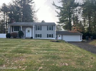 15 Pine Tree Pl, Clifton Park, NY 12065