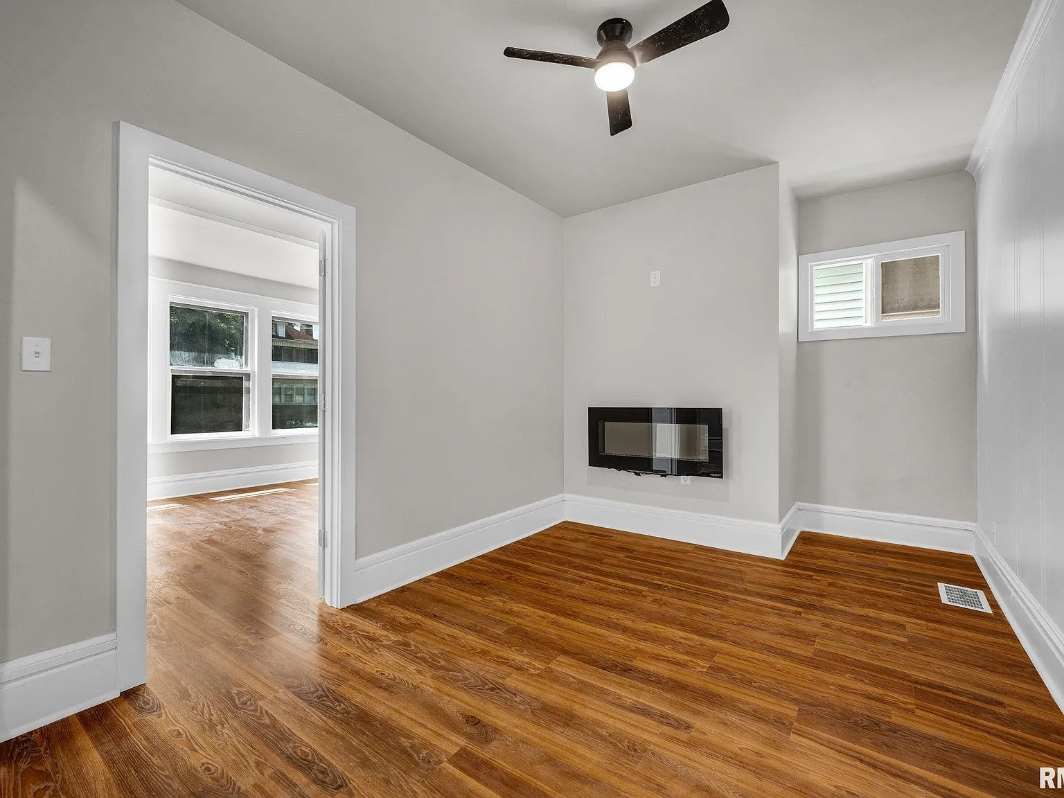 2 bed, 1.0 bath, 908 sqft, $1,200 — Photo 4