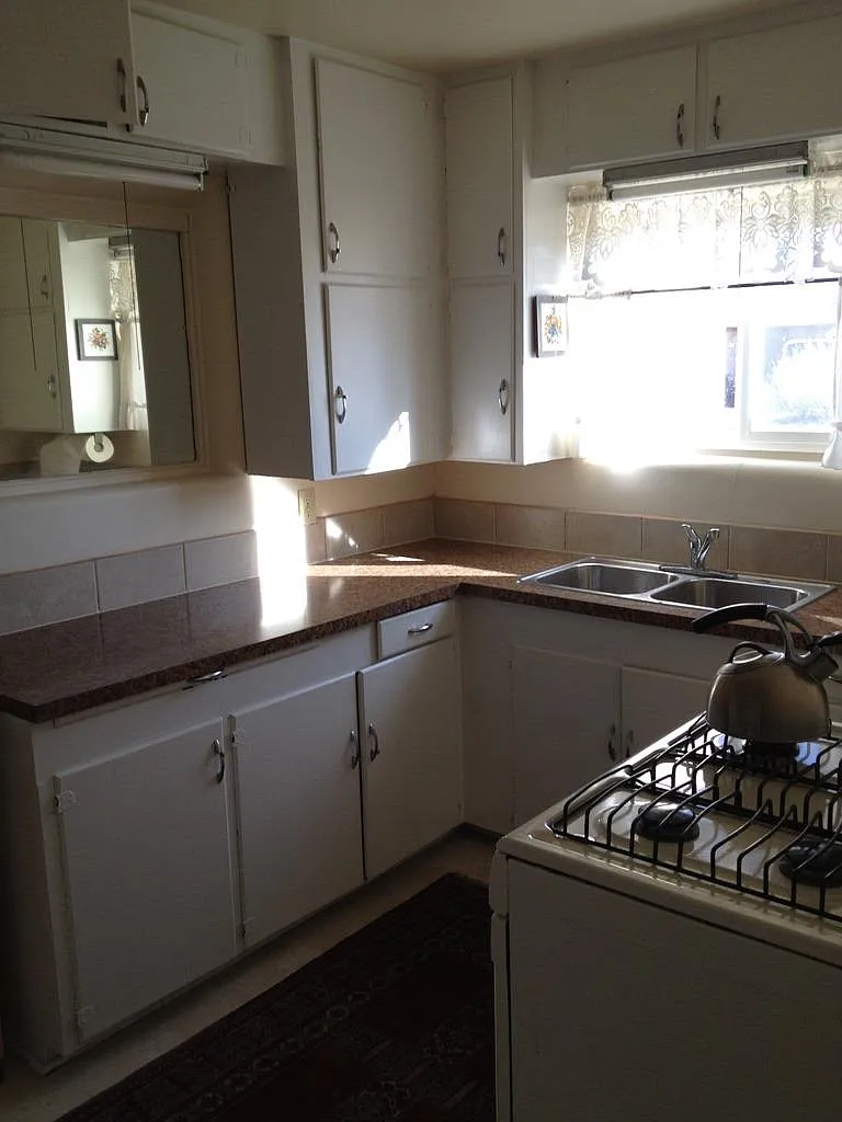 1102 Princeton Dr NE — Photo 4