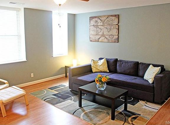 Bright Modern - Great Room.
