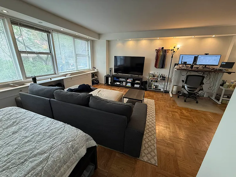 155 E 34th St #3N — Photo 3