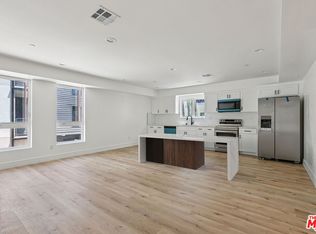 2113 Holly Dr, Los Angeles, CA 90068