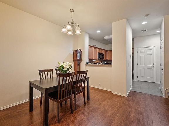 3rd image of 2205 Biscayne Park Ln