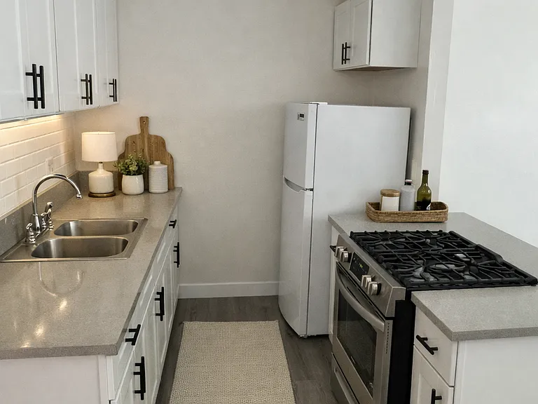 Royal Palms Apartment Complex — Photo 21