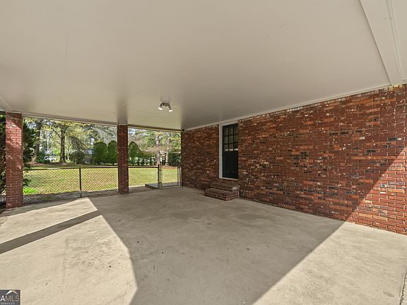 3rd image of 689 Old Canton Rd