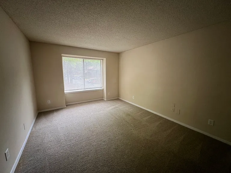 125 Seasons Pkwy — Photo 17