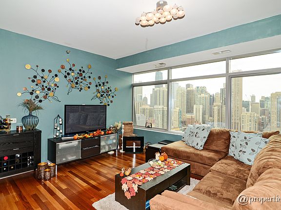 4th image of 303 W Ohio St APT 2703