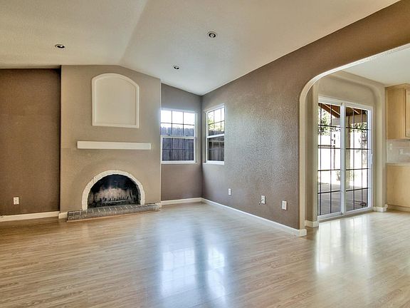 5th image of 9082 Clendenen Way