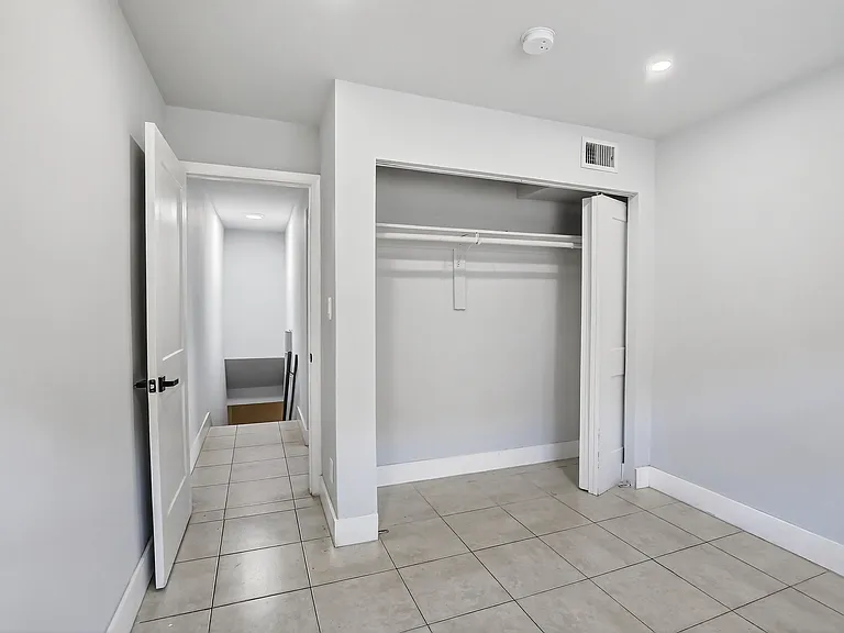 1721 SW 40th Ter #B — Photo 4