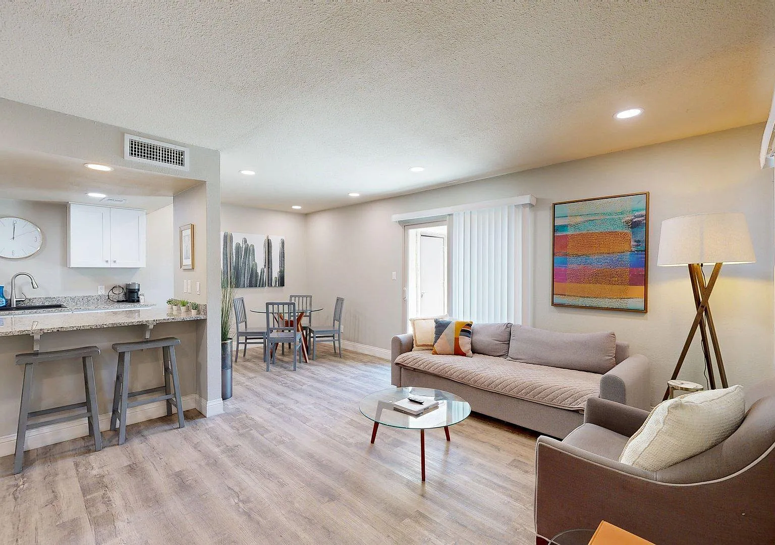 3 bed, 1.0 bath, 991 sqft, $2,000 — Photo 3