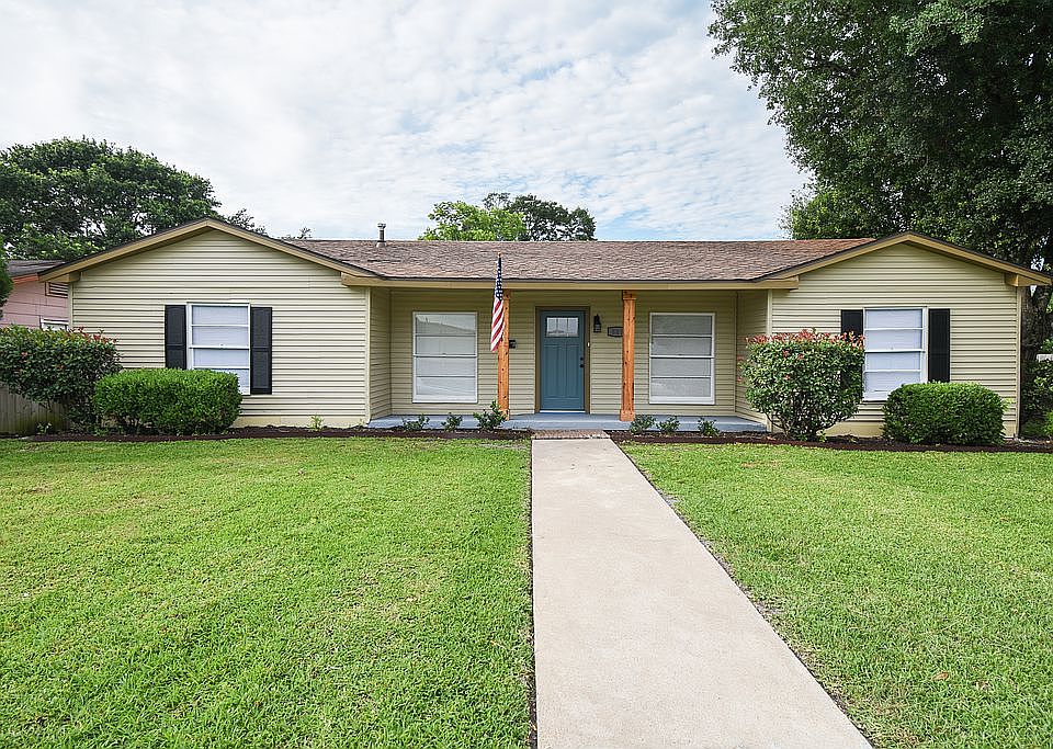 1st image of 801 E Crestwood Dr