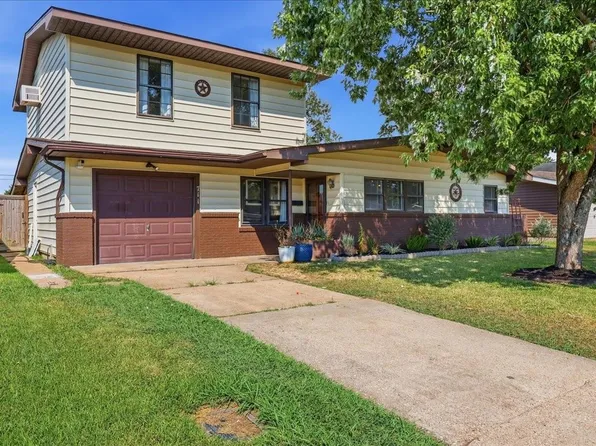 711 S 6th St, Nederland, TX 77627
