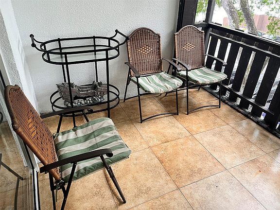 5th image of 3710 Inverrary Drive #3Y
