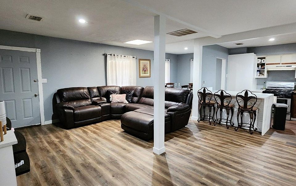 1st image of 318 Macarthur Blvd