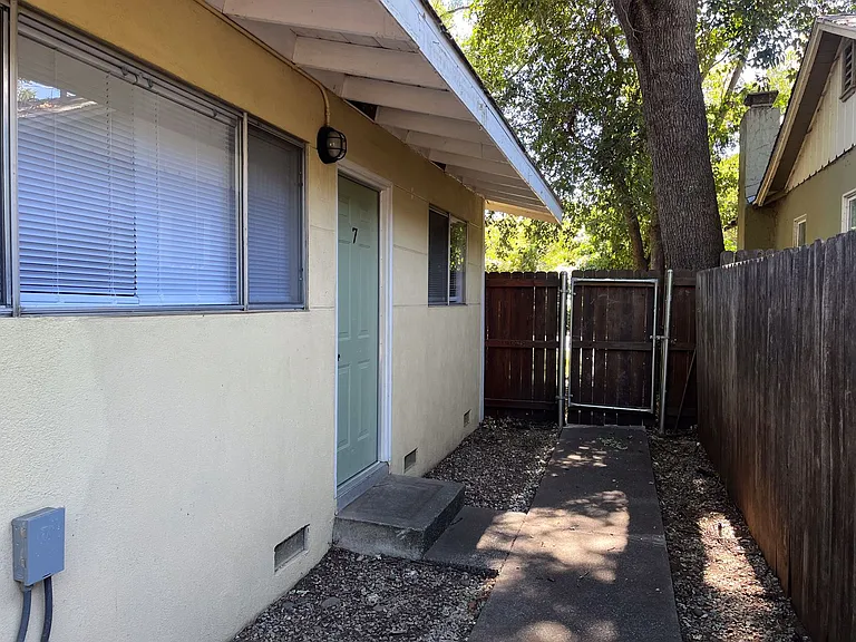 1075 Cypress St #7 — Photo 8