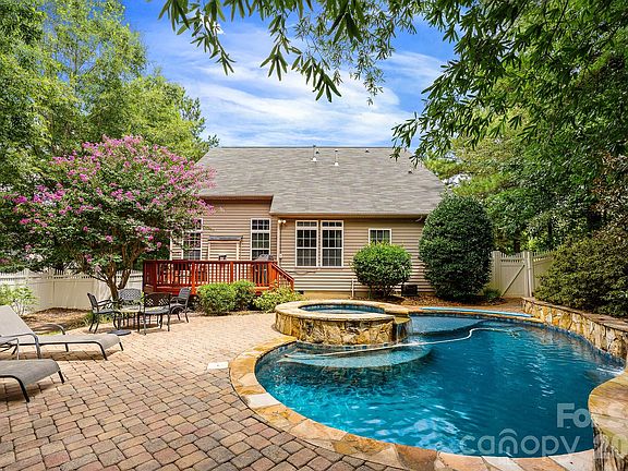 4th image of 4006 Hickory View Dr