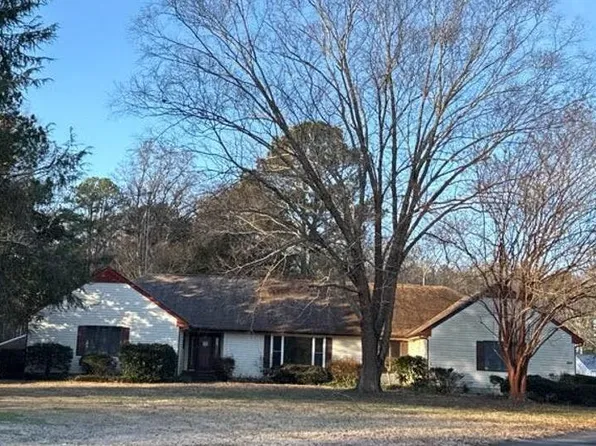 458 Keith Ave, Kilmarnock, VA 22482