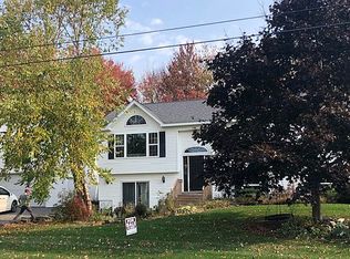 25 Molly Ln, Bangor, ME 04401