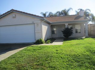 945 Don Medico Dr, Hanford, CA 93230