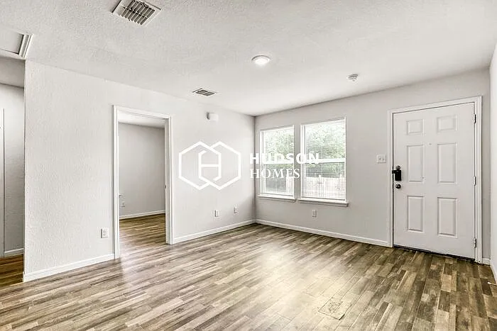 415 E Garrison Ave #B — Photo 4