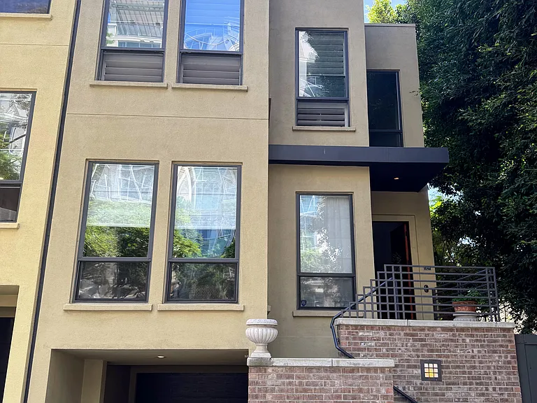 1527 9th Ave — Photo 2