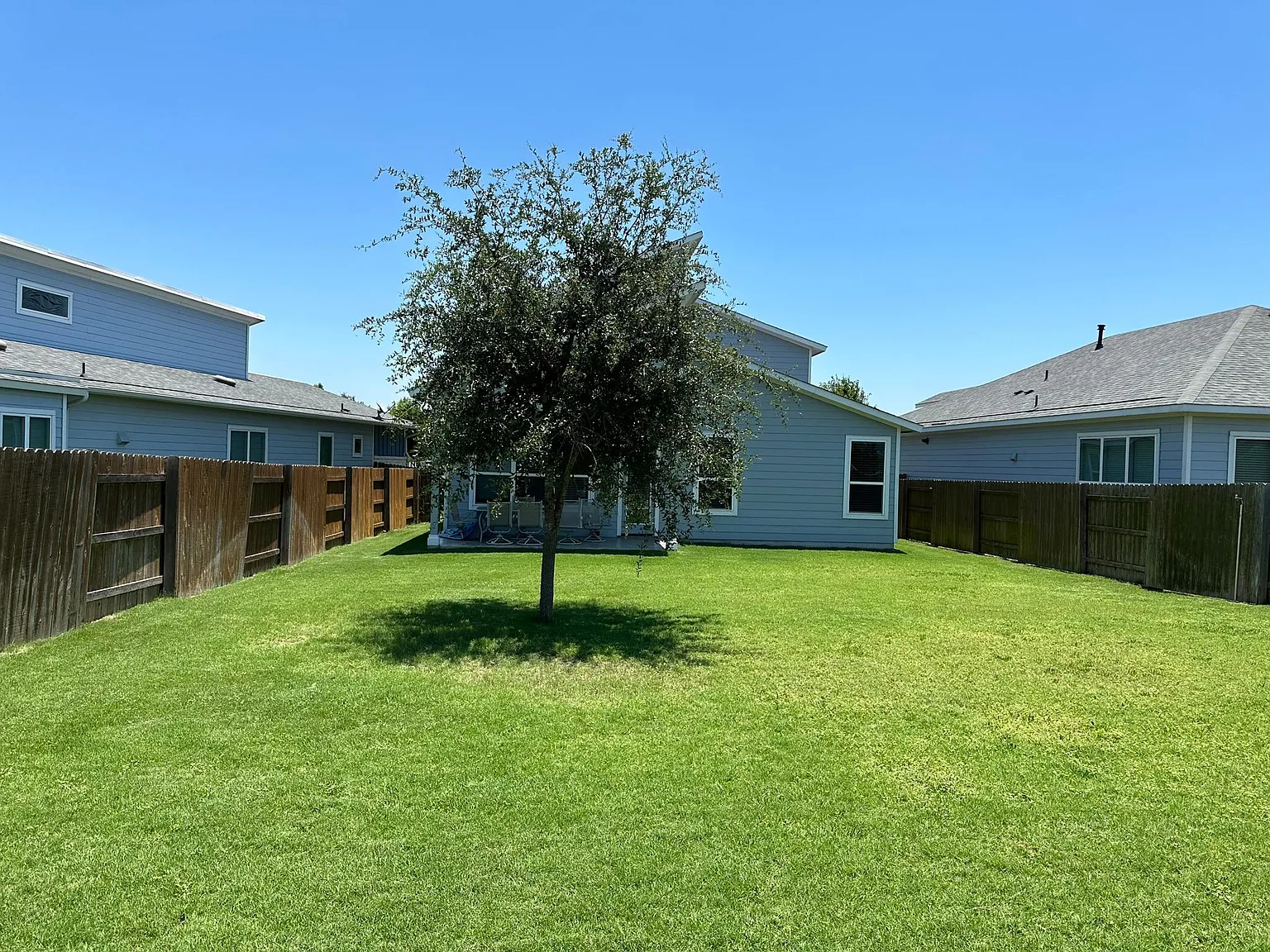 3 bed, 2.5 bath, 2077 sqft, $2,700 — Photo 4