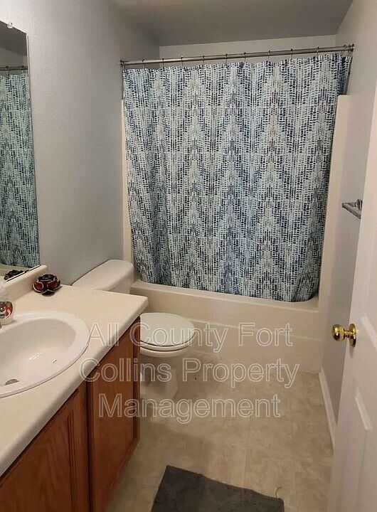 2nd image of 921 Glenloch Dr
