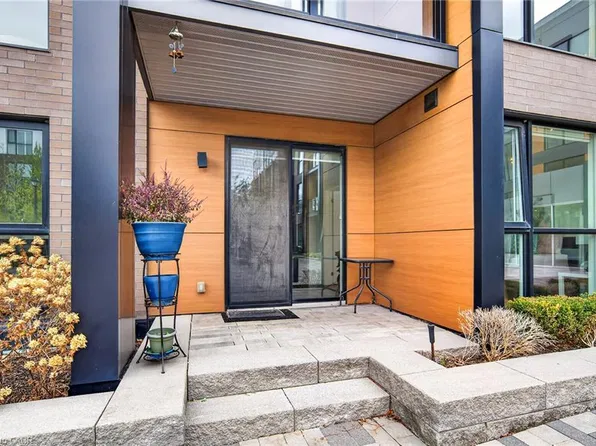 168 Sabina Dr #113, Oakville, ON L6H 0W5