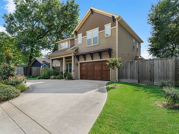 Circle driveway