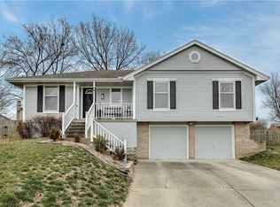 541 SE Ashton Ct, Lees Summit, MO 64063