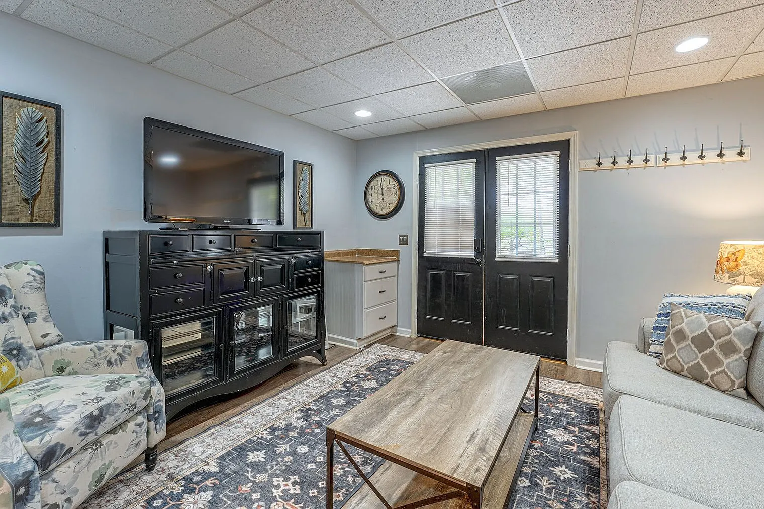 2 bed, 1.0 bath, 1797 sqft, $2,806 — Photo 1