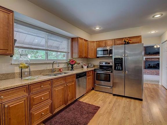 2nd image of 3192 Sunnyhollow Ln