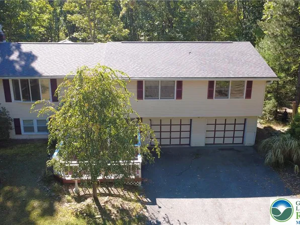 224 Tree Top Ter, Stroudsburg, PA 18360