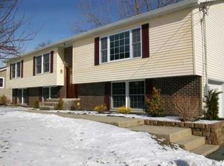 12 Farmstead Rd, New Windsor, NY 12553