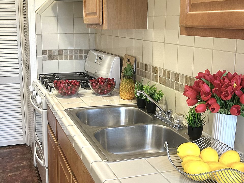 1st image of 416 E Dewey Pl APT 3